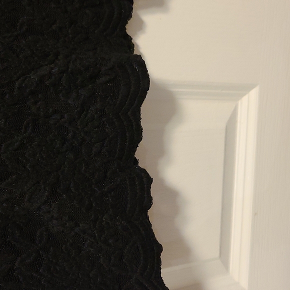 Black lace top - Picture 3 of 3